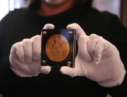 Naujajame arsenale pristatytas vieną kilogramą sveriantis sidabro medalis